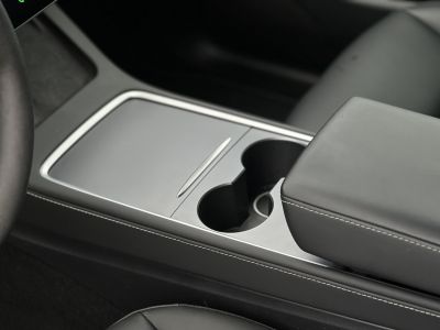 TESLA MODEL Y RWD (Automata) 87e km. LFP akku. Ryzen processzor. 2031-ig garanciális. téli-nyári kerékszett!