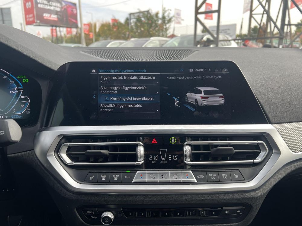 BMW 330e M Sport (Automata) Frissen szervizelt. LED Panorámatető ACC Holttér Keyless Sávtartó