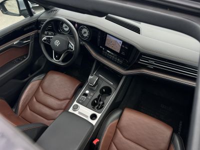 VOLKSWAGEN TOUAREG 3.0 V6 TDI Atmosphere Tiptronic ic 135e km. M.o.-i. magasan felszerelt. márkaszervizelt előélet!
