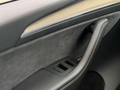 TESLA MODEL Y RWD (Automata) 87e km. LFP akku. Ryzen processzor. 2031-ig garanciális. téli-nyári kerékszett!