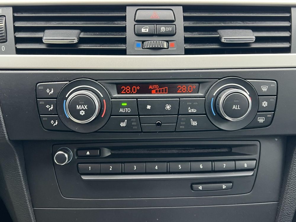 BMW 325i (Automata) Xenon Tempomat Ülésfűtés Bluetooth Navi PDC Friss vizsga!