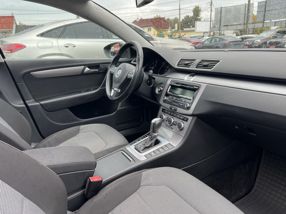 VOLKSWAGEN PASSAT VII Variant 1.6 CR TDI Comfortline BMT DSG M.o.-i. Panorámatető Tempomat Ülésfűtés Bluetooth Vezérlés cserélve!