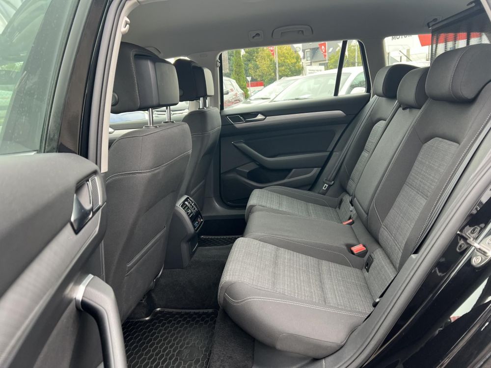VOLKSWAGEN PASSAT VIII Variant 2.0 TDI SCR Business DSG Végig márkaszervizelt. LED Távtartó Ülésfűtés Navi Bluetooth MEGKÍMÉLT állapot!