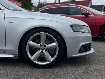 AUDI A4 Avant 2.0 TDI DPF S-line Klíma Tempomat Bluetooth Navi 6 sebességes!