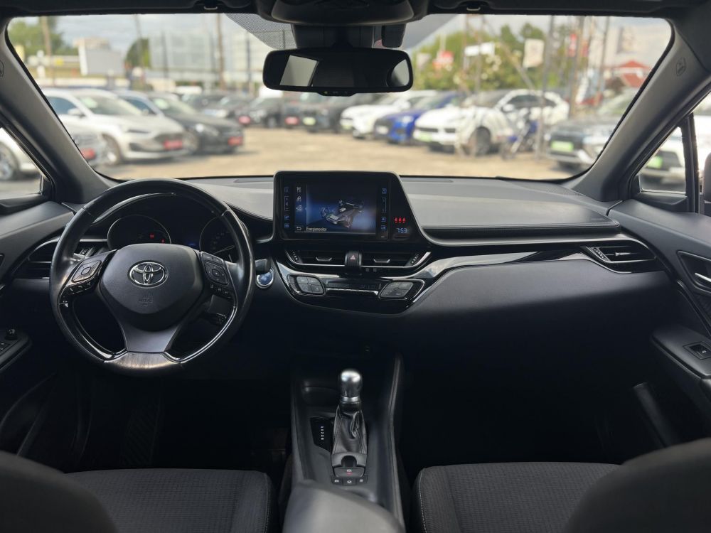 TOYOTA C-HR 1.8 Hybrid Dynamic e-CVT 104e km. LED. sávtartó. tempomat. kamera. márkaszervizelt előélet!