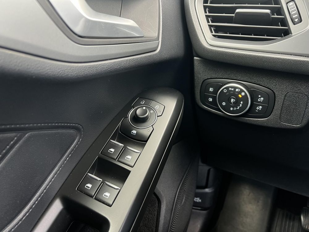 FORD FOCUS 1.0 EcoBoost Trend M.o.-i. 1.tul. Márkaszervizelt!