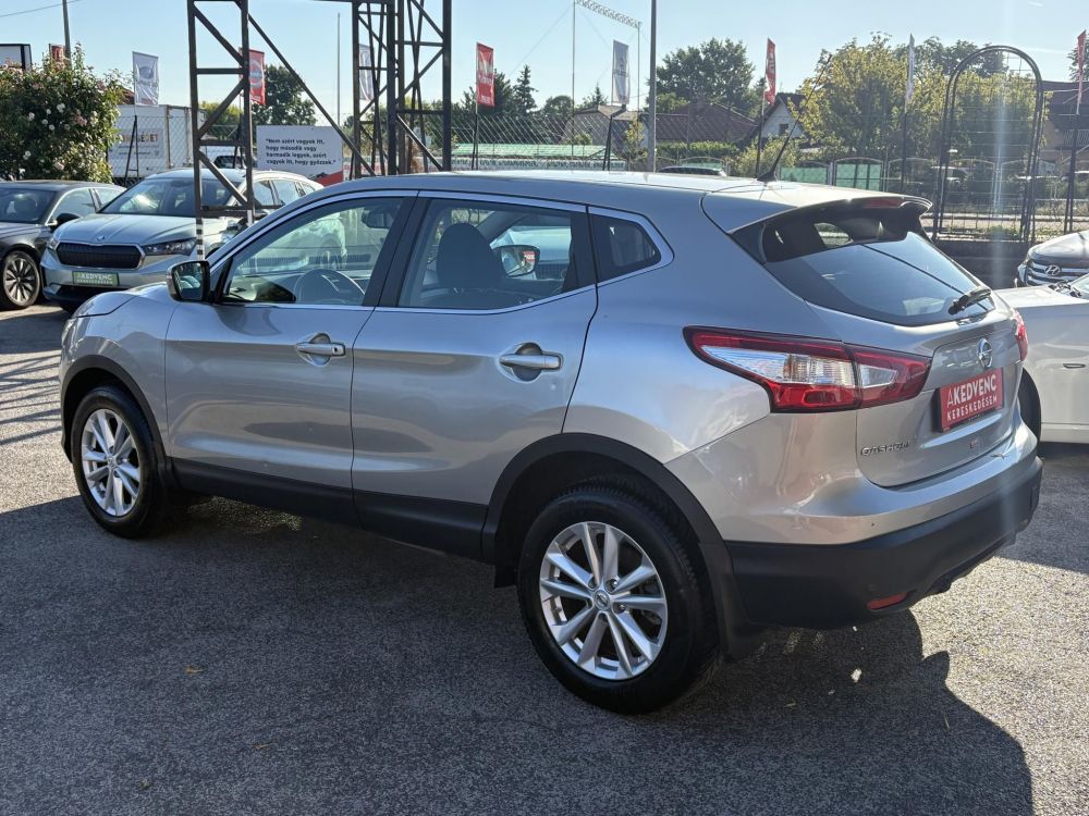 NISSAN QASHQAI 1.6 dCi Tekna 4WD 119e km. LED Tempomat Bluetooth Digitklíma MEGKÍMÉLT állapot!