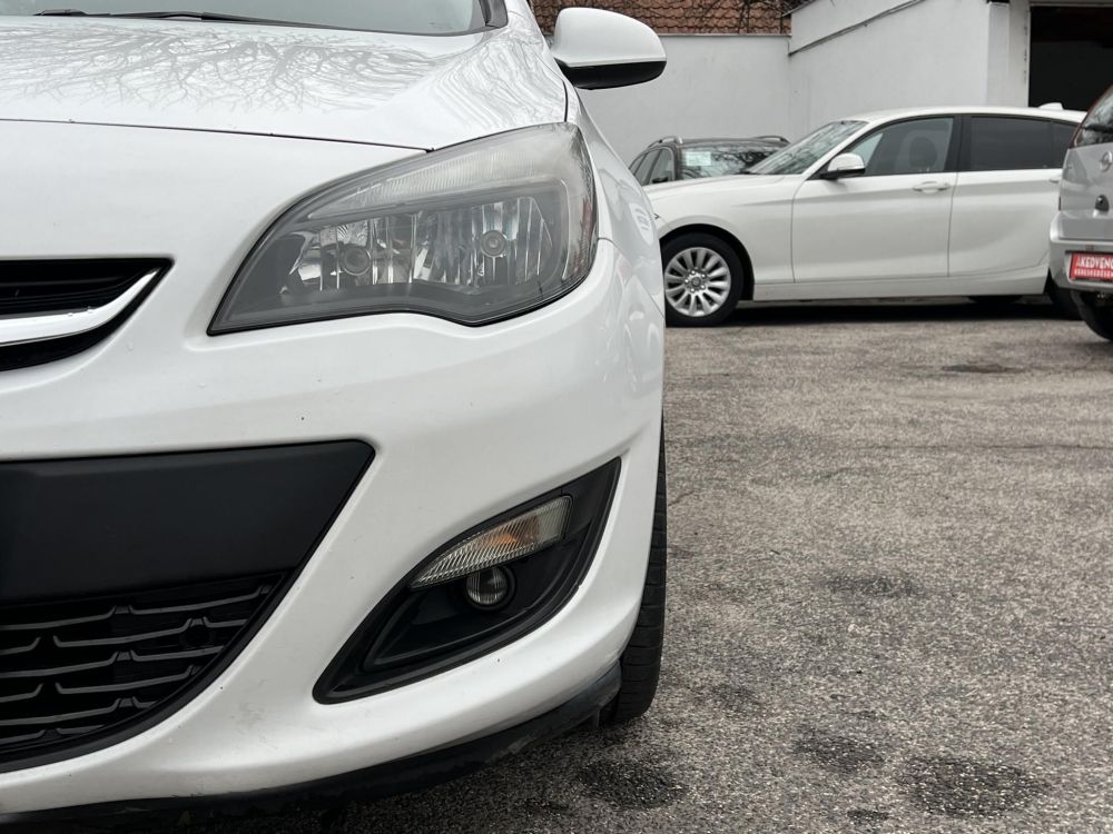 OPEL ASTRA J 1.6 Selection Klíma Tempomat Bluetooth Új kuplung! Téli/nyári garnitúra!