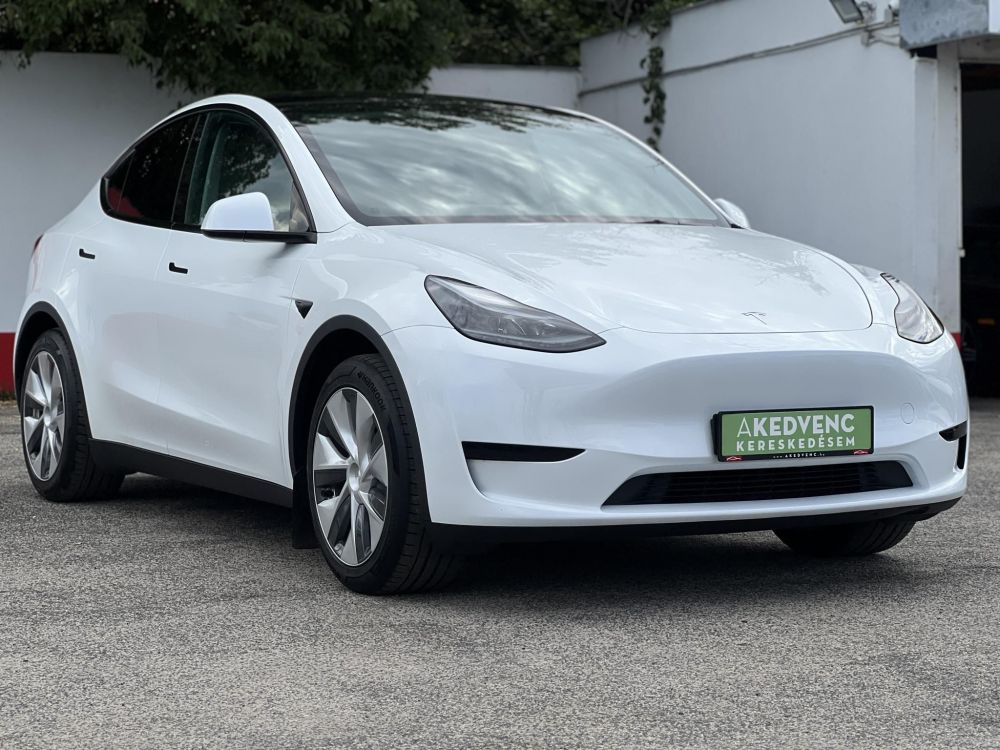 TESLA MODEL Y RWD (Automata) 87e km. LFP akku. Ryzen processzor. 2031-ig garanciális. téli-nyári kerékszett!
