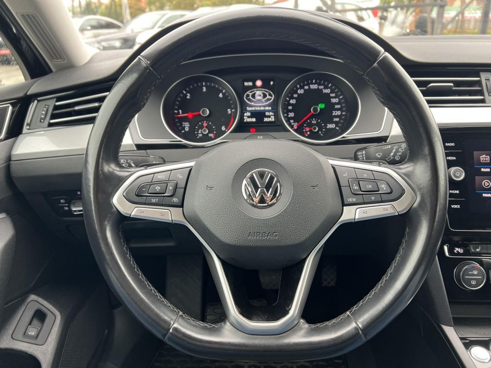 VOLKSWAGEN PASSAT VIII Variant 2.0 TDI SCR Business DSG Végig márkaszervizelt. LED Távtartó Ülésfűtés Navi Bluetooth MEGKÍMÉLT állapot!