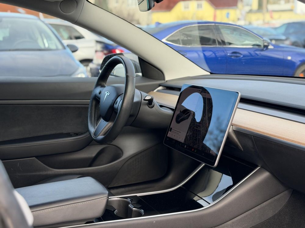 TESLA MODEL 3 Standard Range Plus Aut