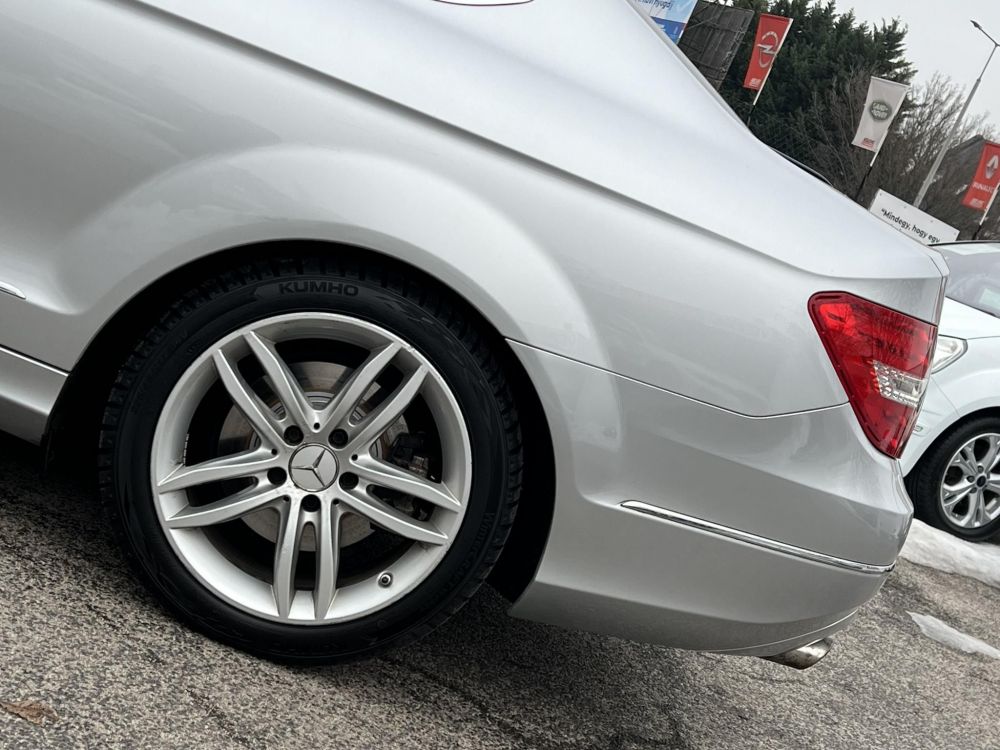 MERCEDES-BENZ C 220 CDI BlueEFFICIENCY (Automata) Live Traffic Xenon Ülésfűtés Bluetooth Rendszeresen szervizelt!