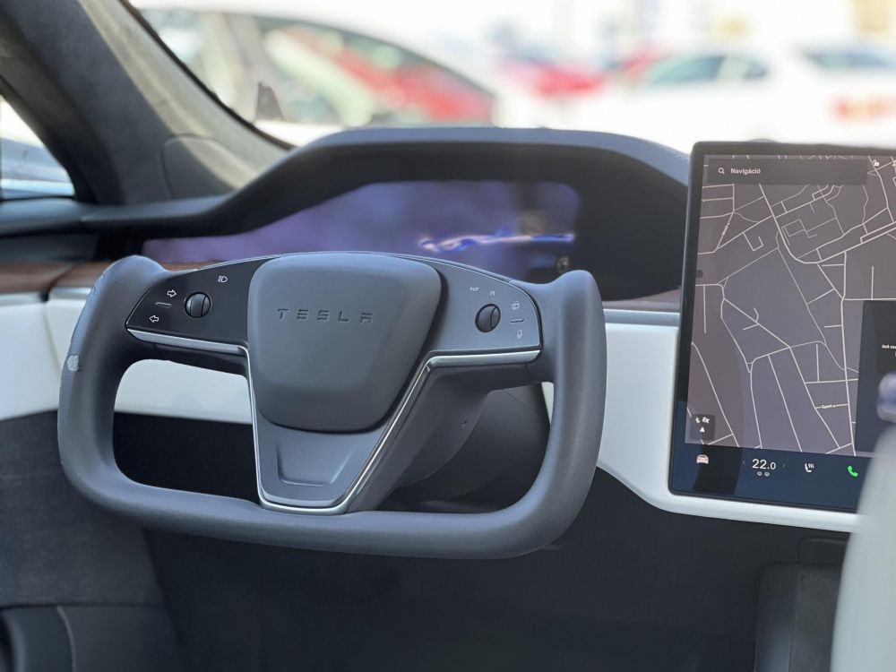 TESLA MODEL S Long Range AWD (Automata) Yoke kormány. Fehér belső. 21 felni. Garanciális