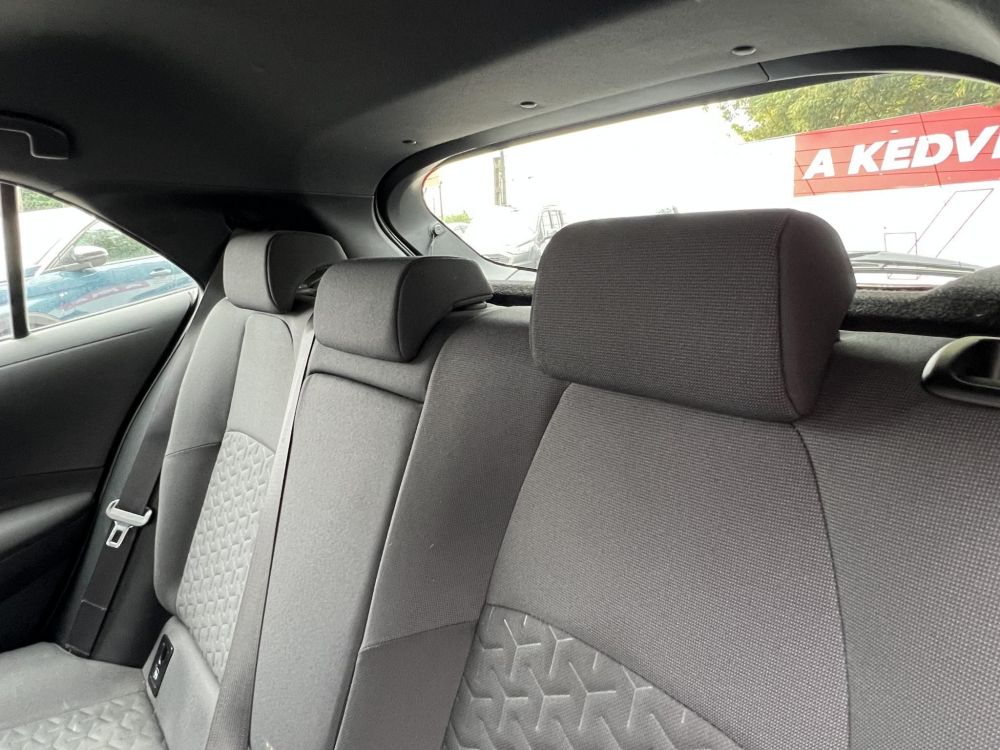 TOYOTA COROLLA 1.8 Hybrid Comfort Business e-CVT 80e km. tempomat. navigáció. ülésfűtés. kamera. digitklíma. 2 gyári kulcs!