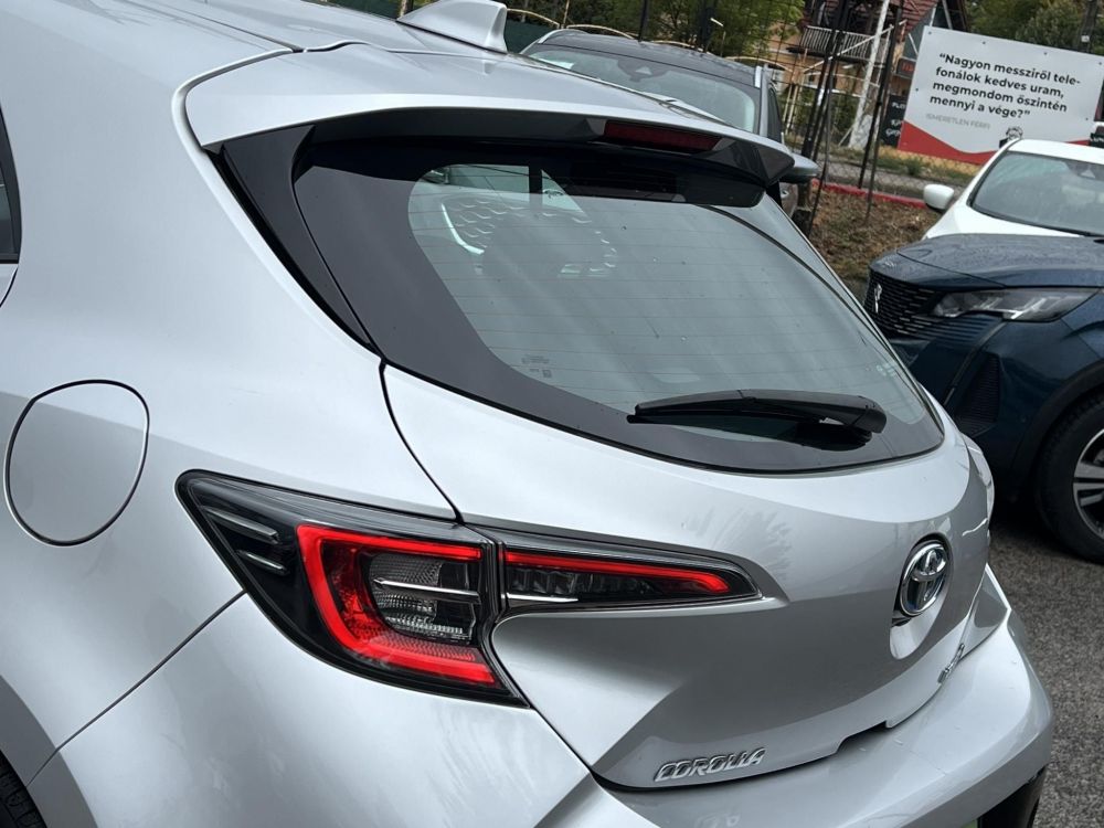 TOYOTA COROLLA 1.8 Hybrid Comfort Business e-CVT 80e km. tempomat. navigáció. ülésfűtés. kamera. digitklíma. 2 gyári kulcs!