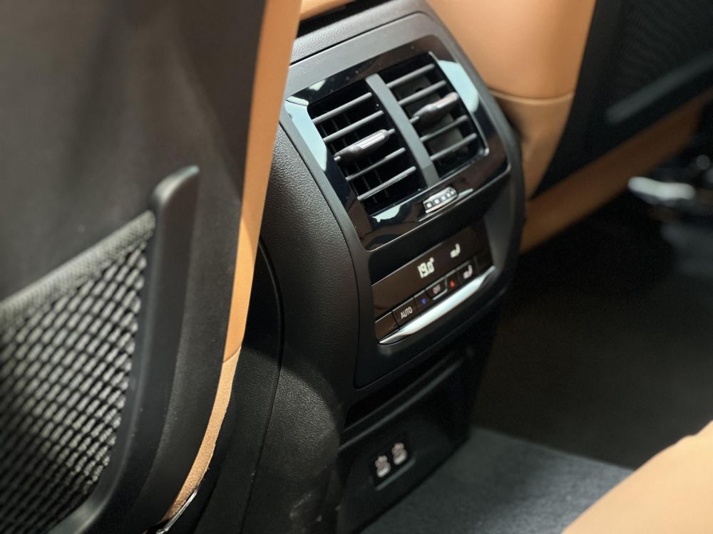 BMW IX3 73,9kWh High Executive panoráma tető. harman/kardon. memória. HUD. barna bőr belső!