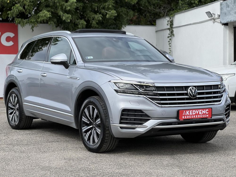 VOLKSWAGEN TOUAREG 3.0 V6 TDI Atmosphere Tiptronic ic 135e km. M.o.-i. magasan felszerelt. márkaszervizelt előélet!