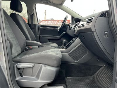 VOLKSWAGEN TOURAN 1.5 TSI ACT IQ.Drive DSG [7 személy] M.o-i. Távtartó Bluetooth Ülésfűtés Kamera Gyönyörű állapotban!