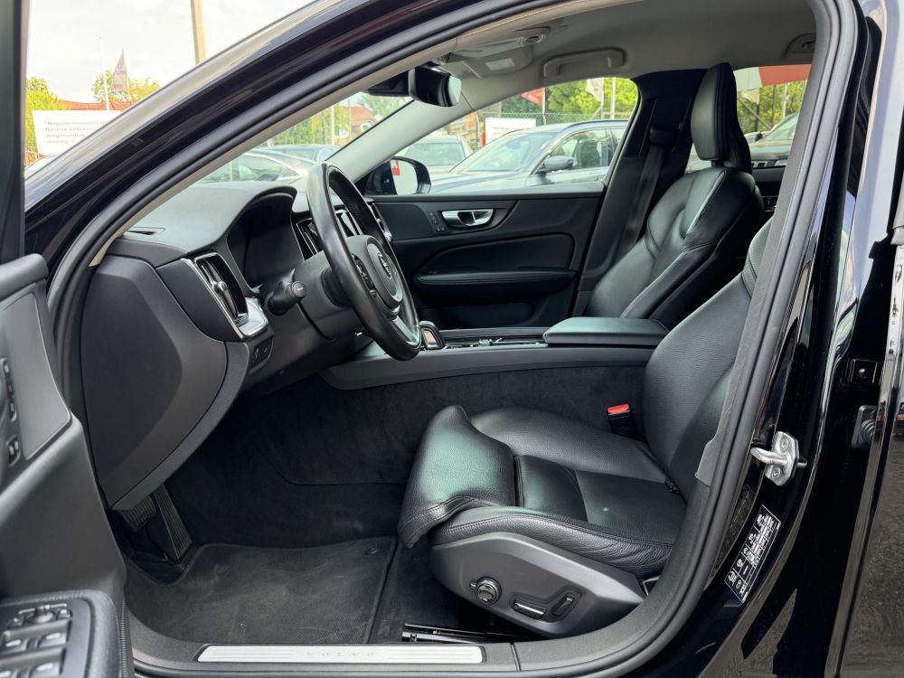 VOLVO V60 2.0 [B3] MHEV Momentum Pro Geartronic Magyarországi. végig márkaszervizelt. kerámia. friss nagyszerviz!