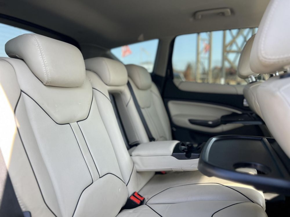 FORD KUGA 2.5T Titanium Individual 4WD (Automata) Magyarországi. 4 évszakos gumik. világos belső. vezérlés cserélve!