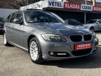BMW 320d xDrive Touring (Automata) Bordó bőr belső.153e km. M.o.-i. panoráma tető ülésfűtés frissen szervizelt!