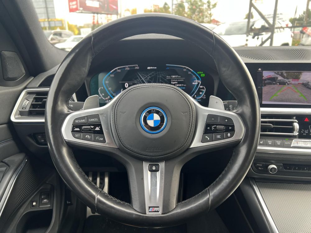 BMW 330e M Sport (Automata) Frissen szervizelt. LED Panorámatető ACC Holttér Keyless Sávtartó