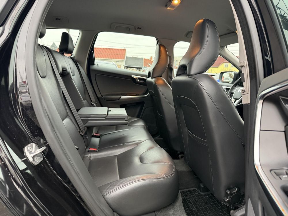 VOLVO XC60 2.0 D [D4] Momentum Geartronic FWD 155e km. Magyarországi Navi Memória Tempomat Ülésfűtés PDC Bluetooth