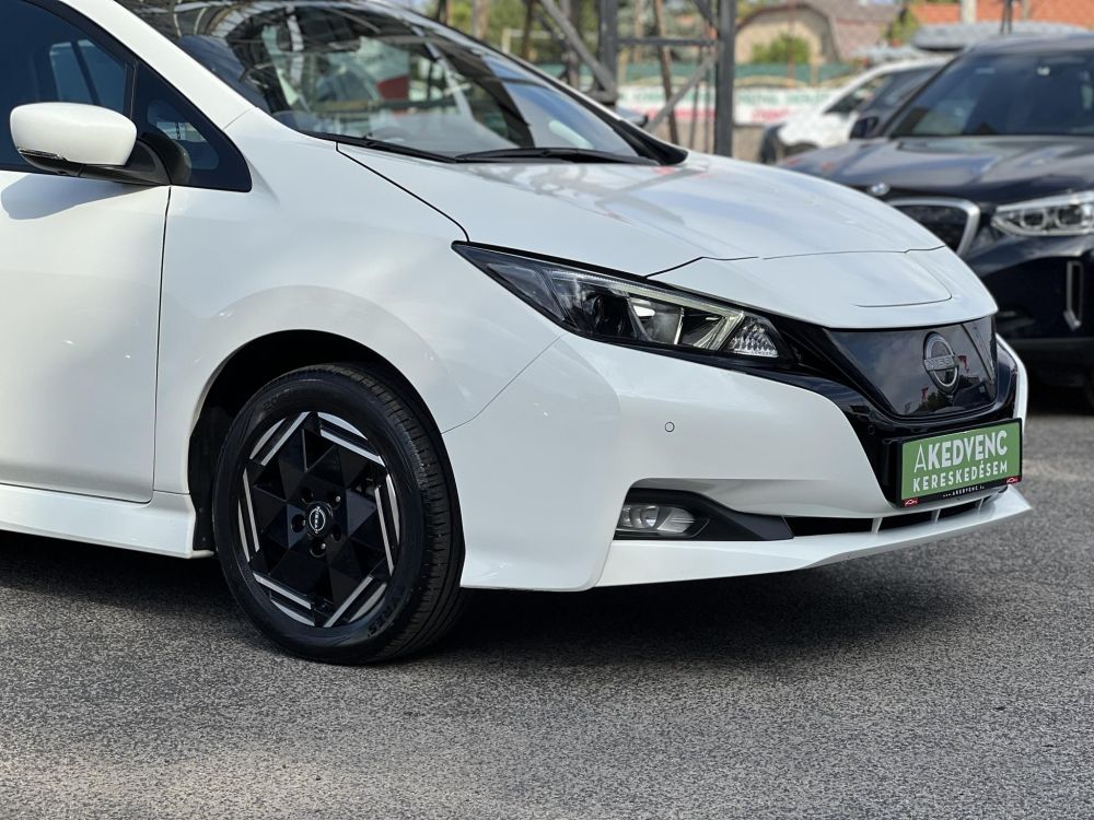 NISSAN LEAF Acenta 40kWh (Automata) 29e km. 270km hatótáv. keyless. 360 kamera. első-hátsó ülésfűtés. téli-nyári!