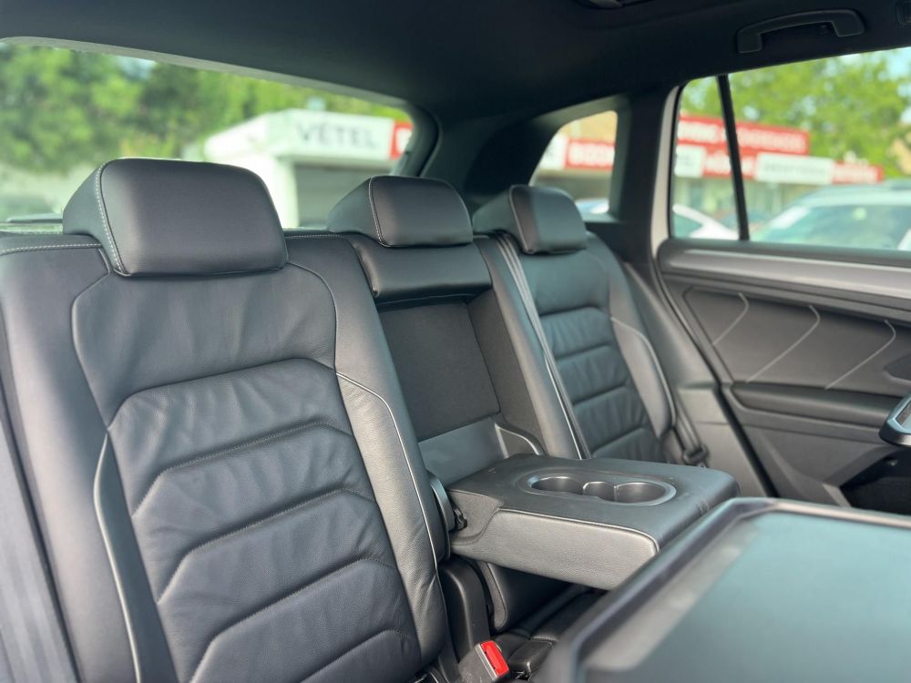 VOLKSWAGEN TIGUAN 2.0 TDI BMT SCR Highline 4Motion DSG R-line. dynaudio. panoráma tető. virtual cockpit. vezetett szervizkönyv!