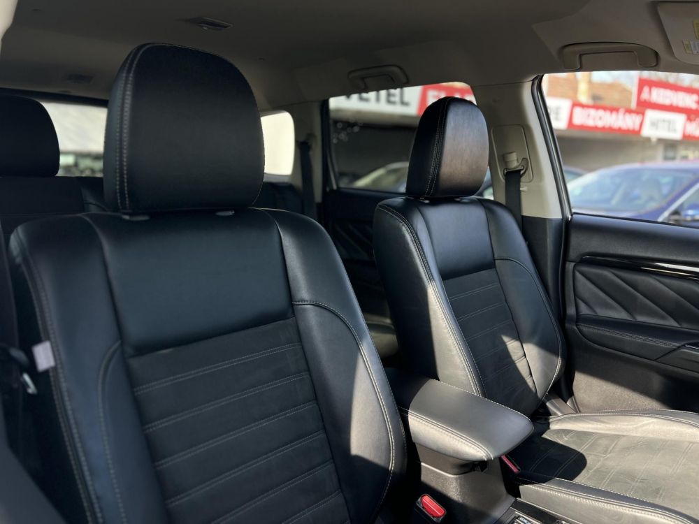MITSUBISHI OUTLANDER 2.0 PHEV Intense Plus 4WD CVT 114e km
