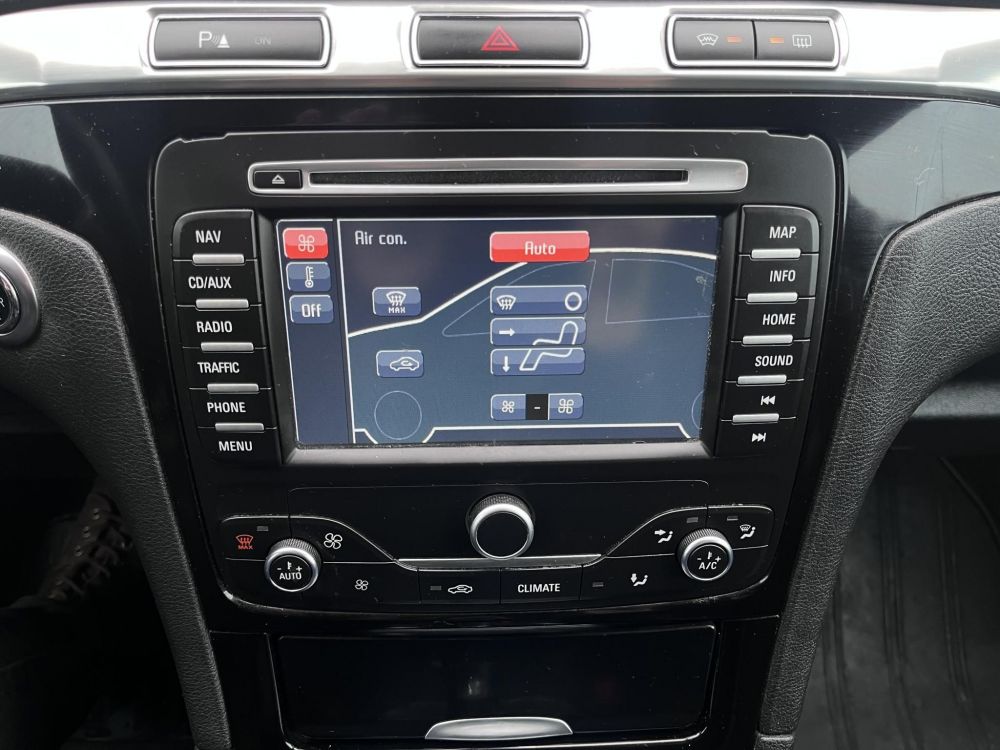 FORD S-MAX 2.0 TDCi Business Powershift Tempomat. fűthető ülések. navigáció. téli-nyári kerékszett