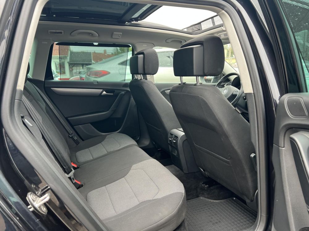 VOLKSWAGEN PASSAT VII Variant 1.6 CR TDI Comfortline BMT DSG M.o.-i. Panorámatető Tempomat Ülésfűtés Bluetooth Vezérlés cserélve!