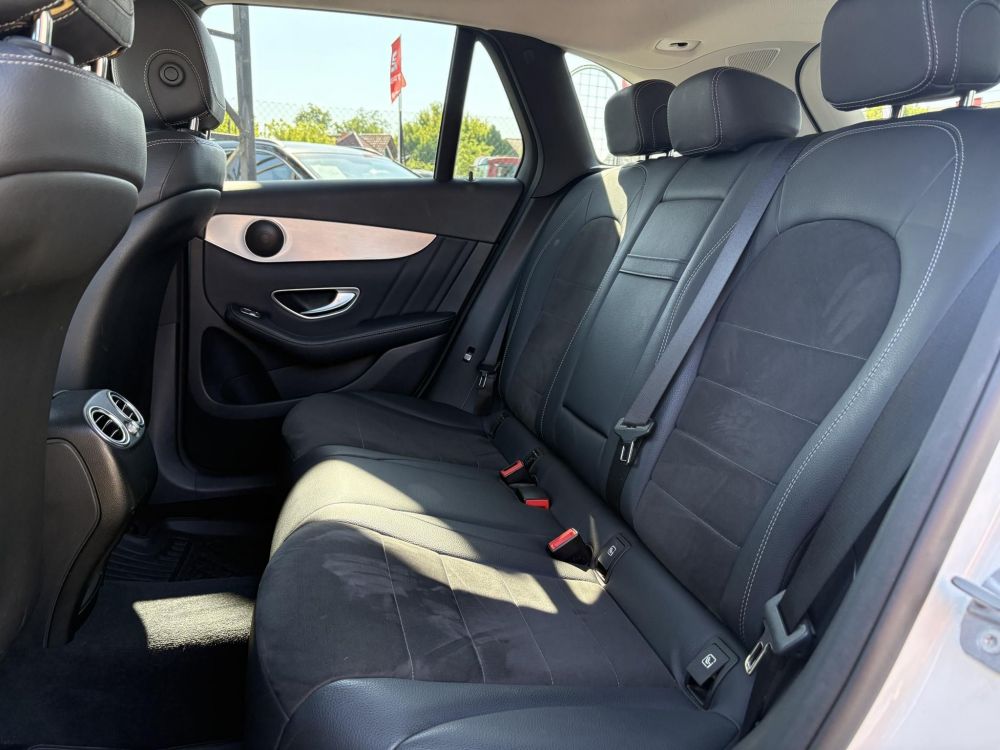 MERCEDES-BENZ GLC 220 d 4Matic 9G-TRONIC AMG csomag. LED Távtartó Head-Up Navi 360 kamera Bluetooth Megkímélt!