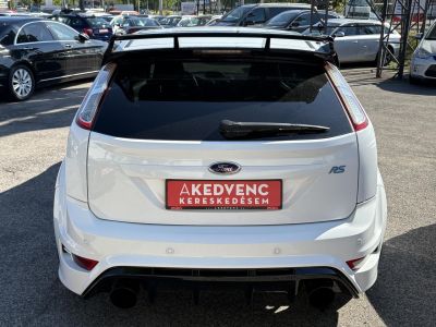 FORD FOCUS RS 2.5 T Értékes kiegészítőkkel