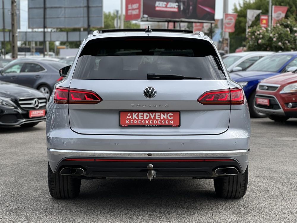 VOLKSWAGEN TOUAREG 3.0 V6 TDI Atmosphere Tiptronic ic 135e km. M.o.-i. magasan felszerelt. márkaszervizelt előélet!