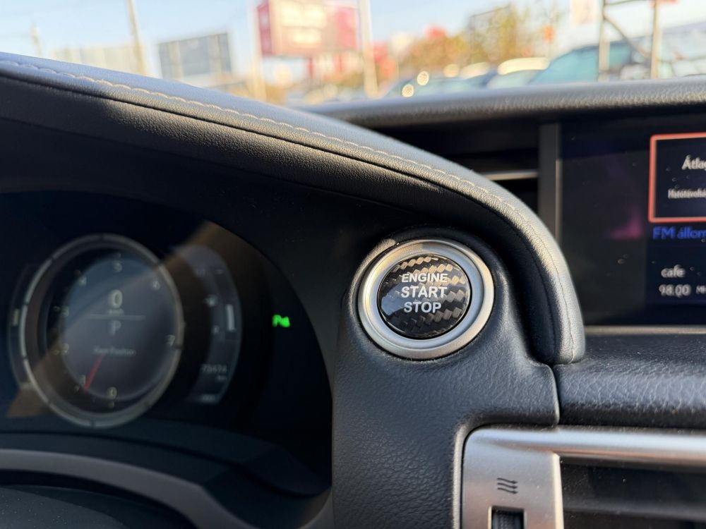 LEXUS IS 200t F Sport (Automata) 75e km. Magyarországi. Márkaszervizelt!