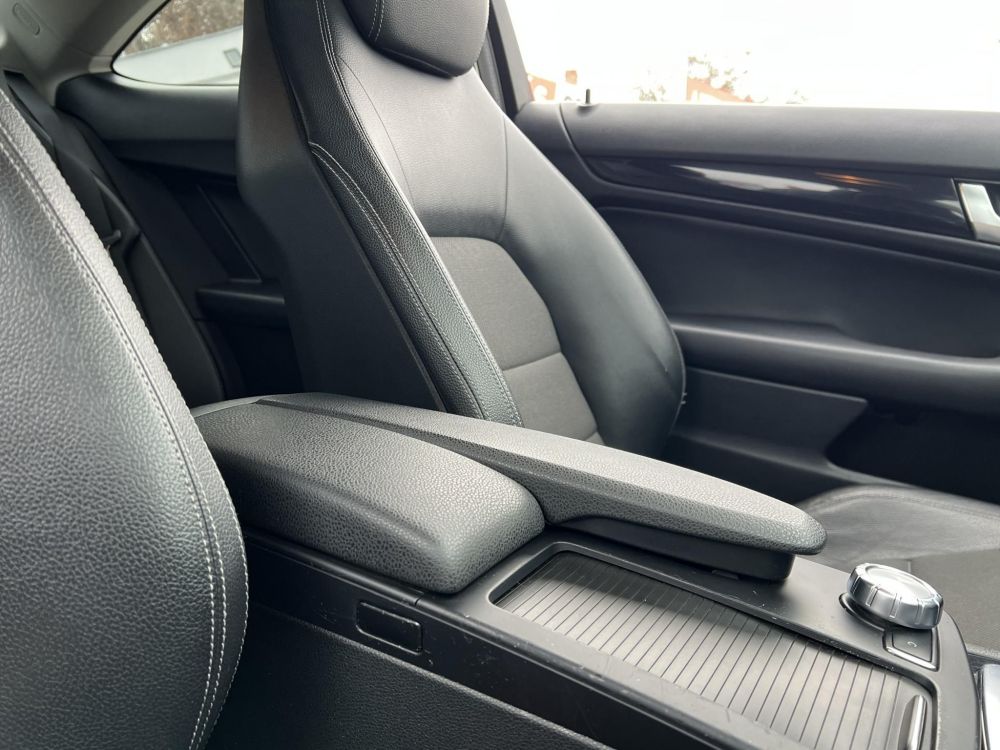 MERCEDES-BENZ C 220 CDI BlueEFFICIENCY (Automata) Live Traffic Xenon Ülésfűtés Bluetooth Rendszeresen szervizelt!