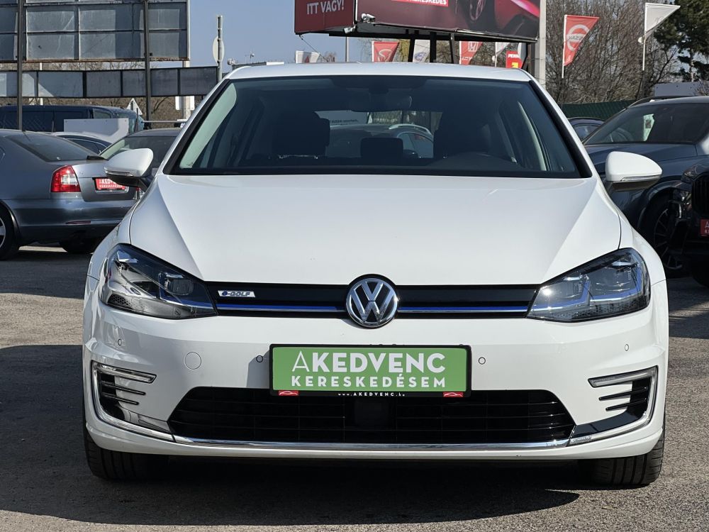 VOLKSWAGEN GOLF VII e-Golf Edition 120e km. 230km hatótáv. 2 töltő kábel. CARPLAY!