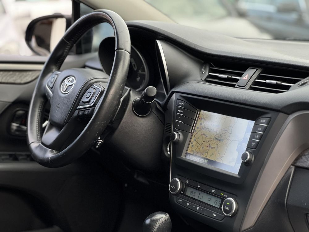 TOYOTA AVENSIS Touring Sports 2.0 Executive CVT Magyarországi. Magasan felszerelt. Rendszeresen karbantartott!