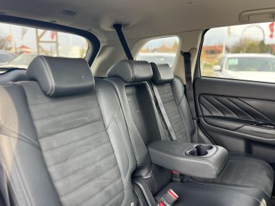 MITSUBISHI OUTLANDER 2.4 PHEV Instyle Premium 4WD CVT Magasan felszerelt. akár 40km elektromos hatótáv!