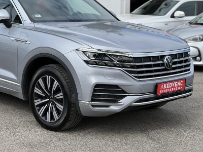 VOLKSWAGEN TOUAREG 3.0 V6 TDI Atmosphere Tiptronic ic 135e km. M.o.-i. magasan felszerelt. márkaszervizelt előélet!