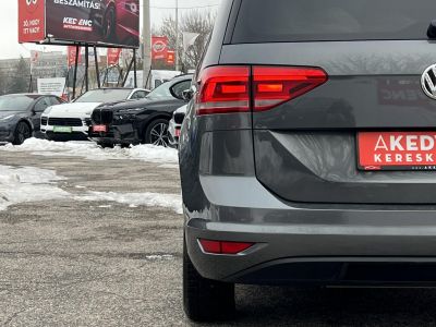 VOLKSWAGEN TOURAN 1.5 TSI ACT IQ.Drive DSG [7 személy] M.o-i. Távtartó Bluetooth Ülésfűtés Kamera Gyönyörű állapotban!