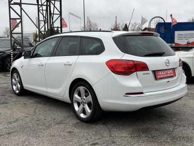 OPEL ASTRA J 1.6 Selection Klíma Tempomat Bluetooth Új kuplung! Téli/nyári garnitúra!