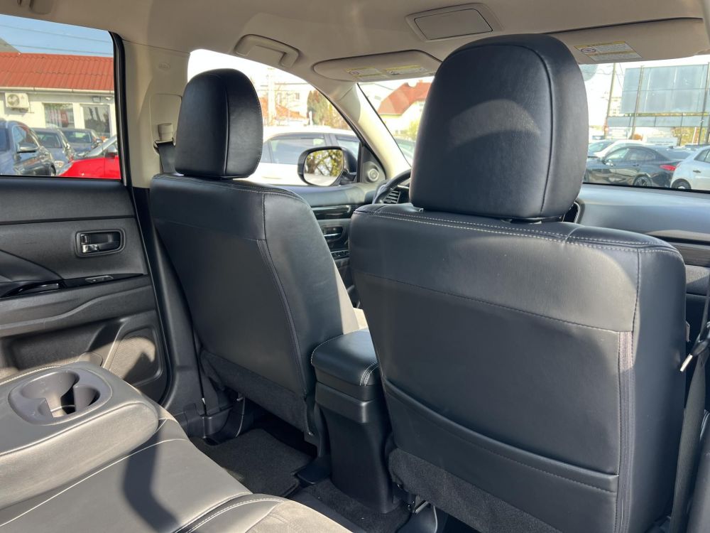 MITSUBISHI OUTLANDER 2.0 PHEV Intense Plus 4WD CVT 114e km