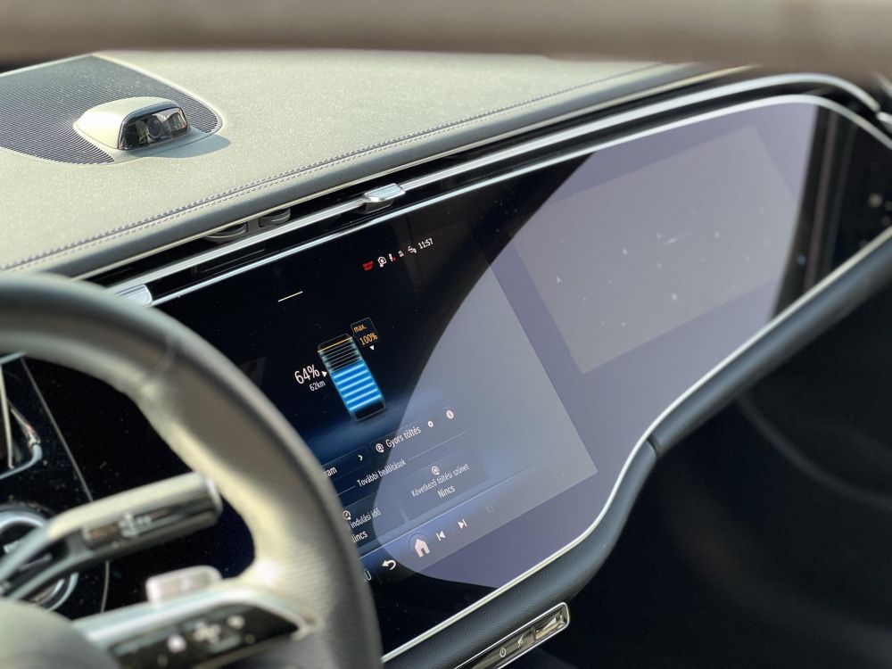 MERCEDES-BENZ E 300 e T 9G-TRONIC Plug-in hybrid AMG. 4D Burmester hifi 3DX2 kijelző Panorámatető Masszázs ülések!