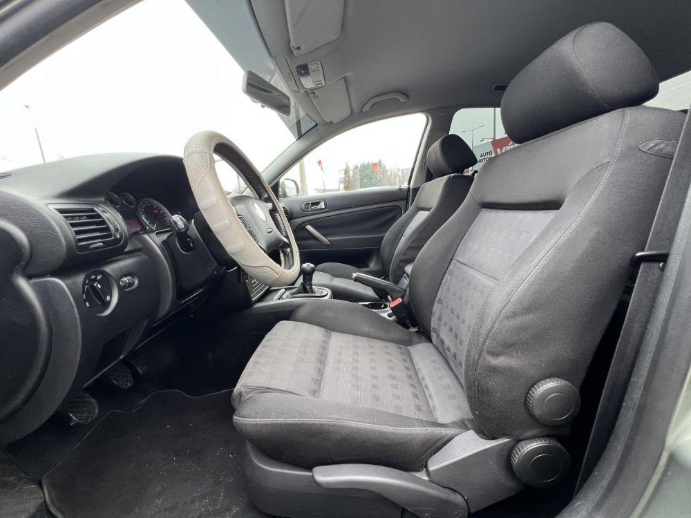 VOLKSWAGEN PASSAT 1.6 Comfortline Business