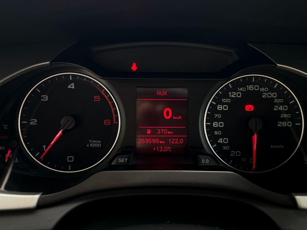 AUDI A4 Avant 2.0 TDI DPF S-line Klíma Tempomat Bluetooth Navi 6 sebességes!