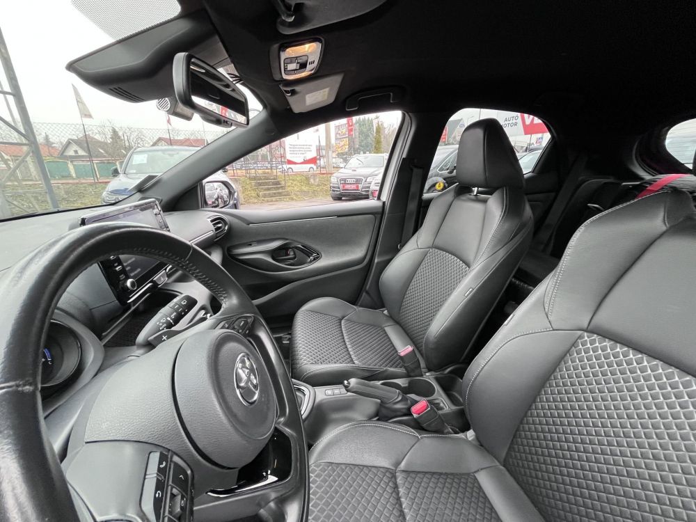 TOYOTA YARIS 1.5 VVT-i Selection Style Magyar. 109e km Kamera Digit Bőr