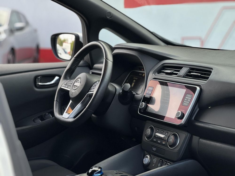 NISSAN LEAF Acenta 40kWh (Automata) 29e km. 270km hatótáv. keyless. 360 kamera. első-hátsó ülésfűtés. téli-nyári!