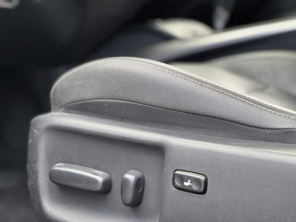 TOYOTA AVENSIS Touring Sports 2.0 Executive CVT Magyarországi. Magasan felszerelt. Rendszeresen karbantartott!